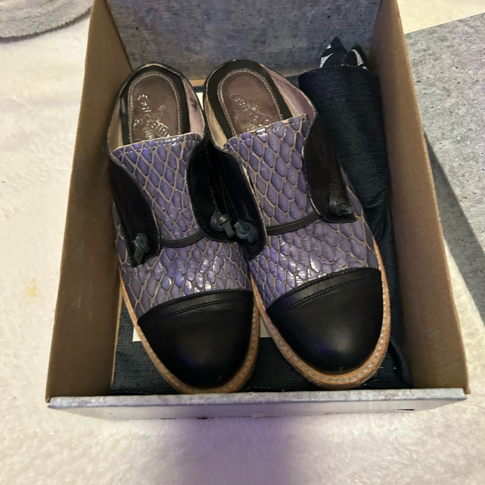 Free bird malena navy mules